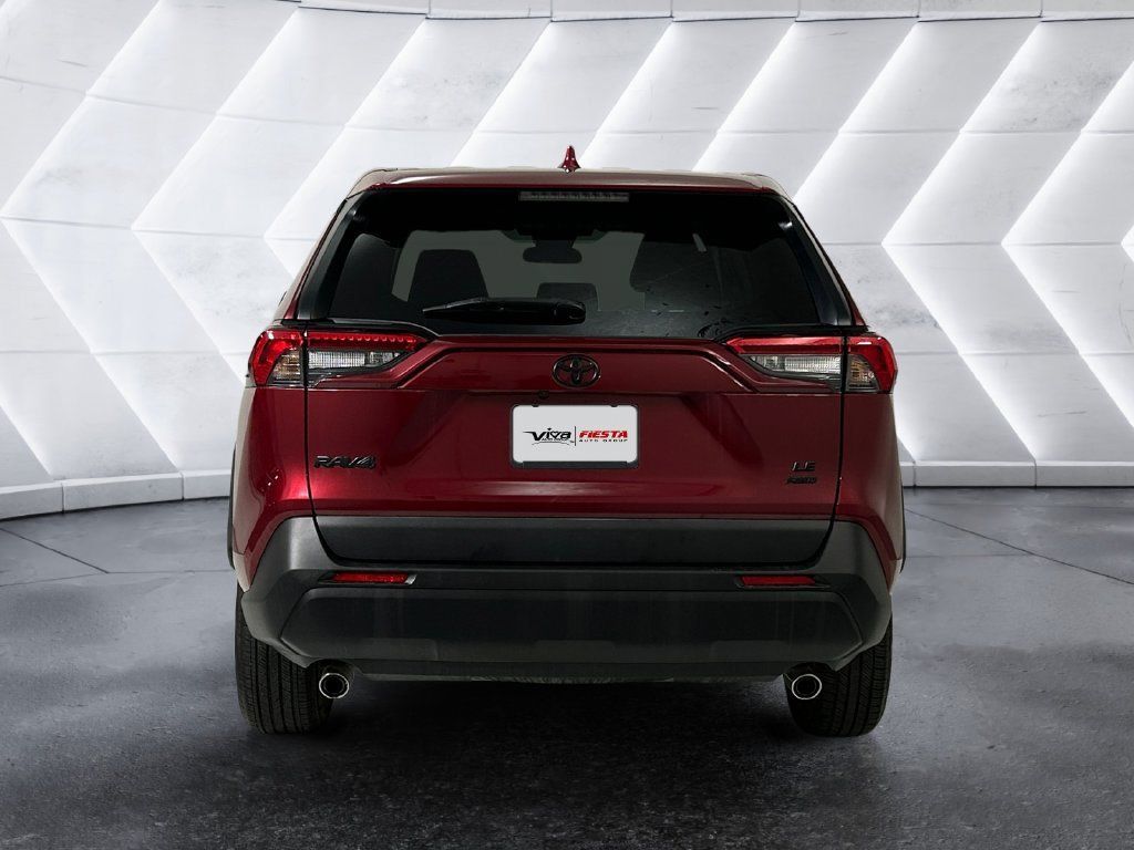 Used 2025 Toyota RAV4 LE AWD/4WD image 5