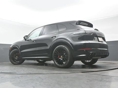 Used 2023 Porsche Cayenne GTS AWD/4WD image 31