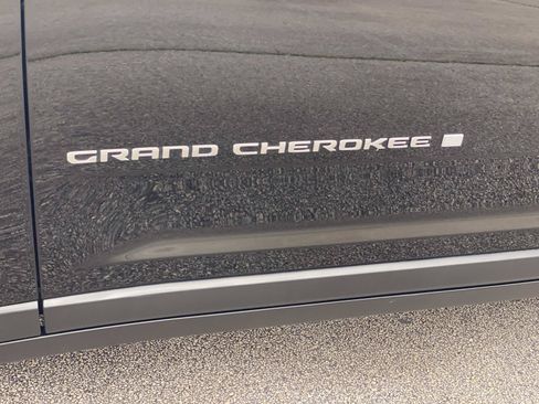 Used 2024 Jeep Grand Cherokee L Limited w/ Trailer Tow Package AWD/4WD image 14