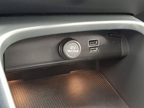 Used 2021 Volvo XC40 T5 R-Design w/ Climate Package image 24