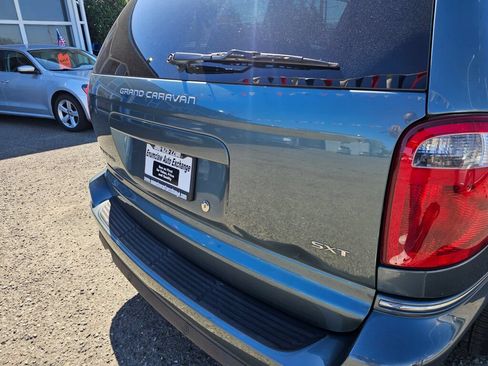 Used 2005 Dodge Grand Caravan SXT w/ Premium Group FWD image 17