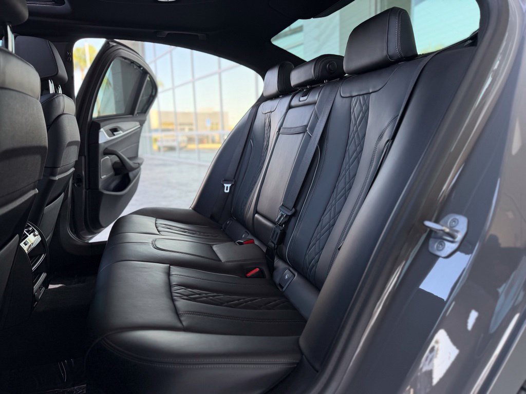 Used 2022 BMW M550i xDrive AWD/4WD image 13