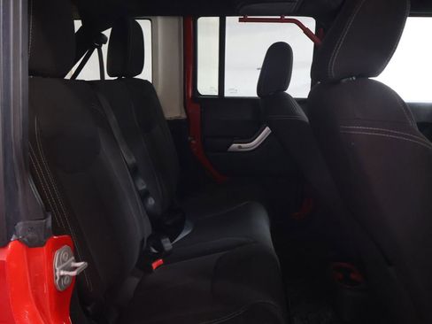 Used 2015 Jeep Wrangler Unlimited Sahara image 12
