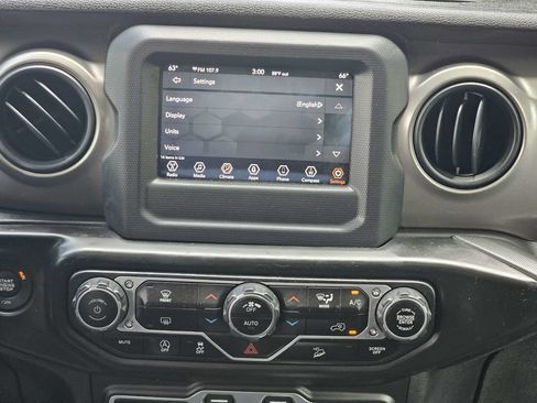 Used 2018 Jeep Wrangler Unlimited Sport S AWD/4WD image 17
