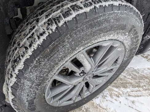 Used 2024 Nissan Rogue S image 38