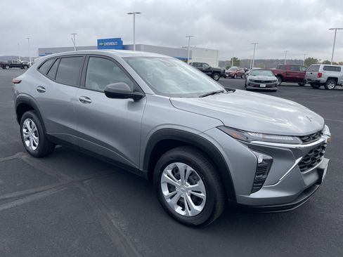 Certified 2025 Chevrolet Trax LS image 13