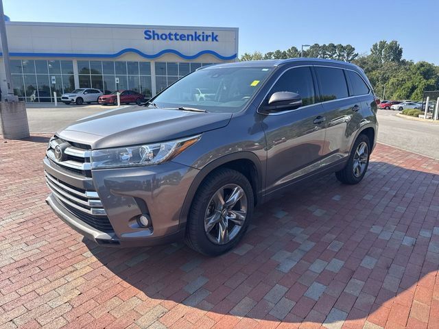 Used 2018 Toyota Highlander Limited Platinum FWD image 4