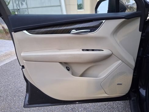 Used 2018 Cadillac XT5 Base image 13