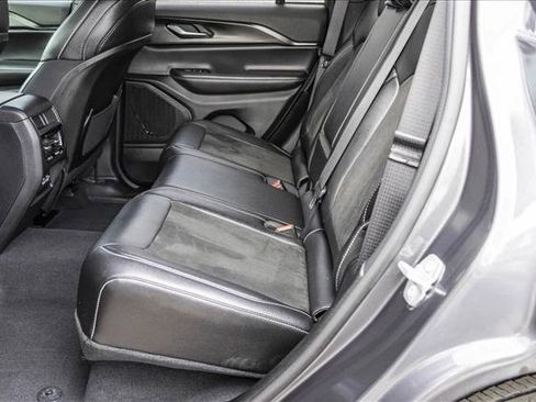 Used 2023 Jeep Grand Cherokee Altitude image 22