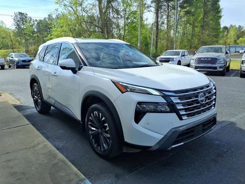 Used 2025 Nissan Rogue SL w/ Tech Package image 3