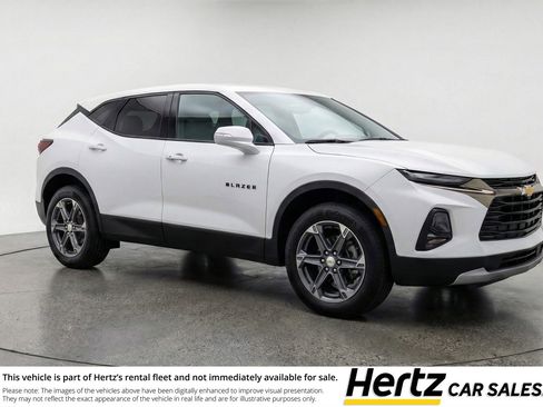 Used 2025 Chevrolet Blazer LT FWD image 1