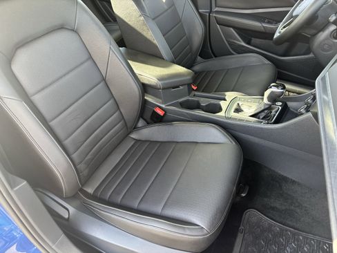 Certified 2024 Volkswagen Jetta SE w/ Panoramic Sunroof Package image 8