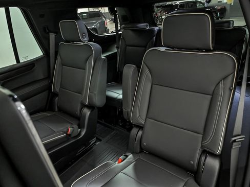 New 2026 GMC Yukon Elevation w/ Elevation Premium Package AWD/4WD image 11