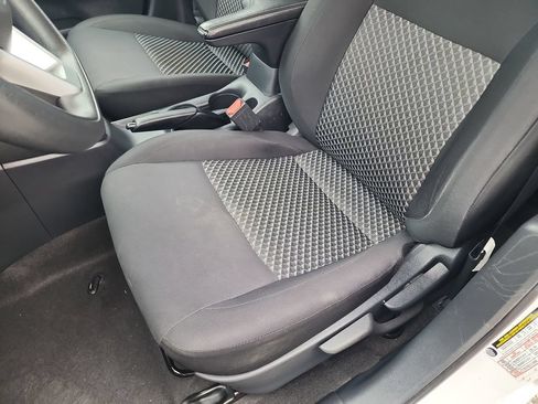 Used 2022 Nissan Versa S FWD image 16