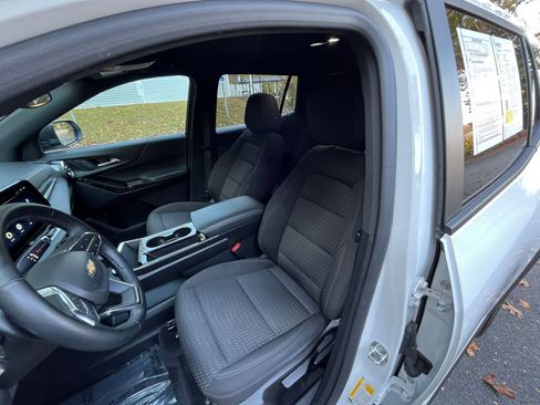 Used 2025 Chevrolet Equinox LT image 32