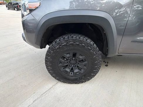 Used 2017 Toyota Tacoma TRD Off-Road w/ Tow Package (A/T) AWD/4WD image 30