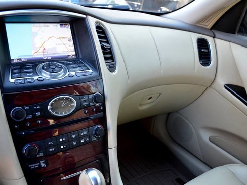 Used 2014 INFINITI QX50 Journey w/ Premium Package image 17
