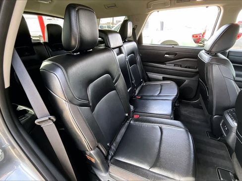 Used 2024 Nissan Pathfinder SL image 19