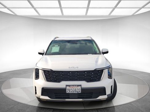 Used 2024 Kia Sorento S image 2
