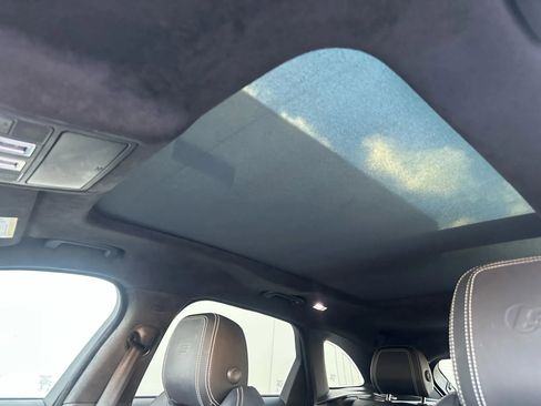 Used 2019 Jaguar F-PACE S image 15