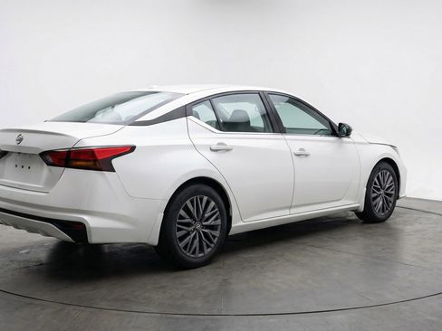 Used 2025 Nissan Altima 2.5 SV image 9