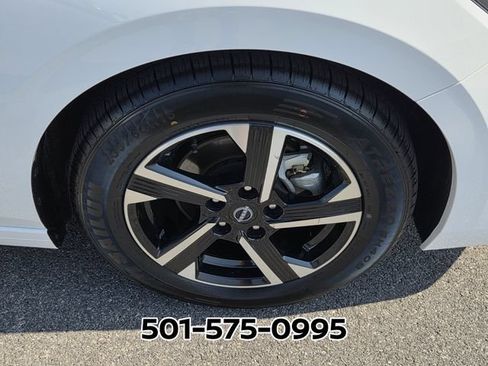 Used 2024 Nissan Sentra SV FWD image 17