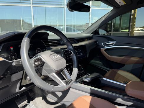Used 2024 Audi Q8 e-tron Premium Plus w/ Premium Plus Package AWD/4WD image 35