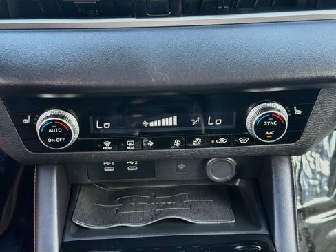 Used 2025 Mitsubishi Outlander SE AWD/4WD image 24