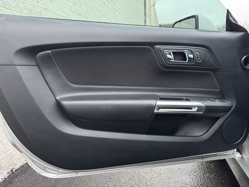 Used 2016 Ford Mustang V6 image 16