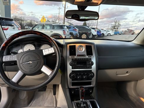 Used 2005 Chrysler 300 C w/ Protection Group II image 14