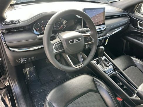 Used 2023 Jeep Compass Altitude image 9