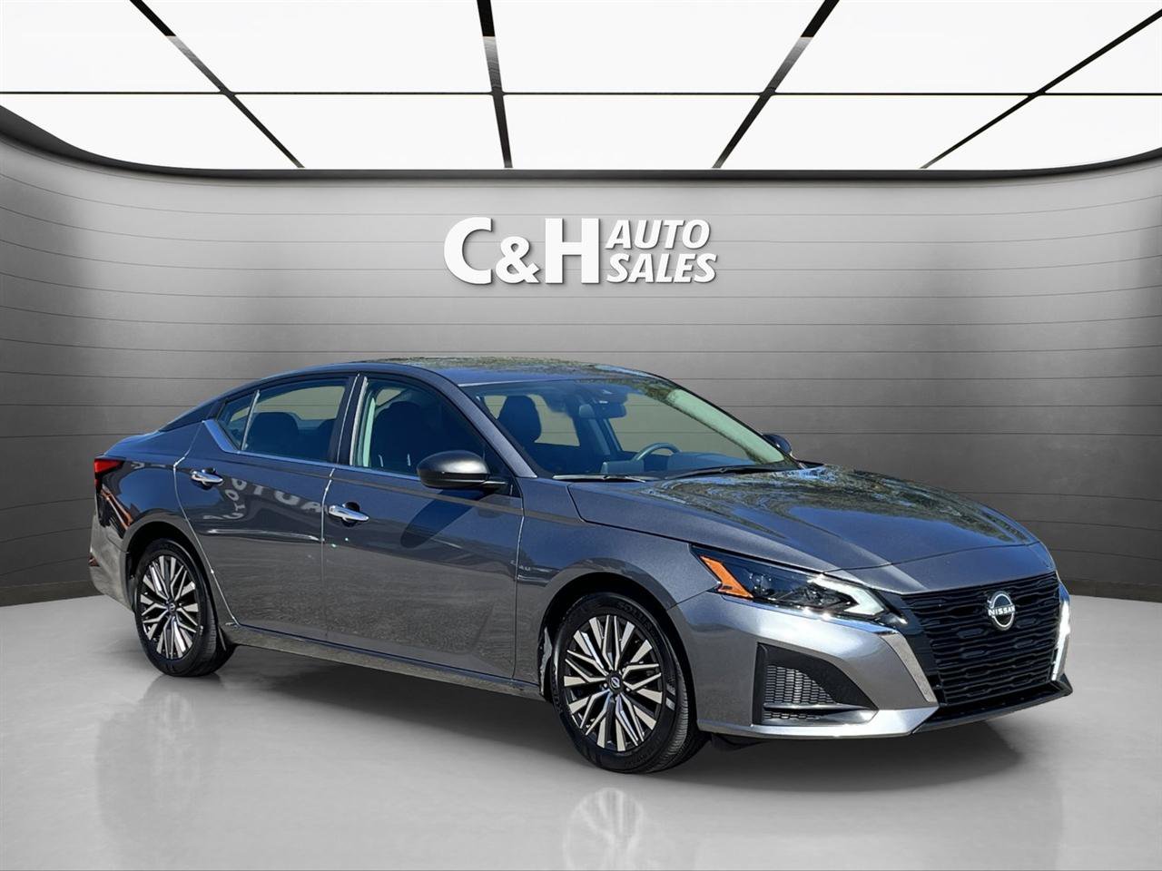 Used 2025 Nissan Altima 2.5 SV FWD image 3