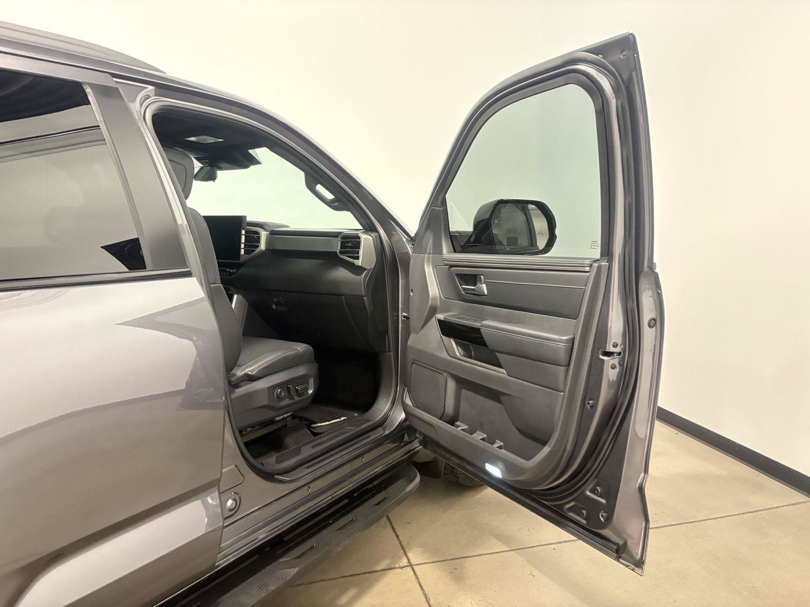 Used 2025 Toyota Sequoia 4WD image 59