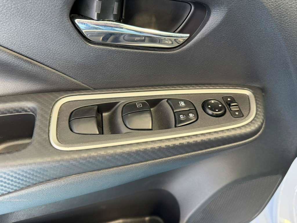 Used 2024 Nissan Versa SR FWD image 13