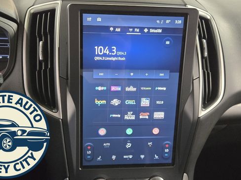 Used 2024 Ford Edge SEL image 13