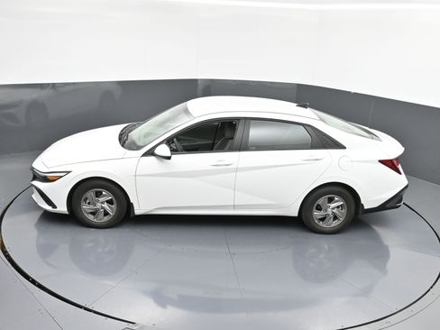 Used 2024 Hyundai Elantra SE image 31
