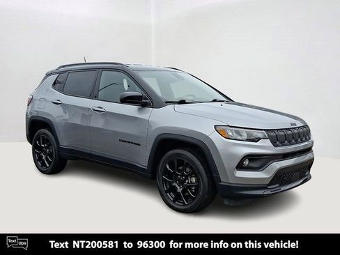 Used 2022 Jeep Compass Altitude image 1