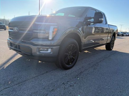Used 2025 Ford F150 Platinum image 3