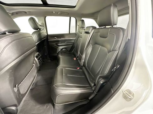 Used 2023 Jeep Grand Cherokee Limited w/ Black Appearance Package AWD/4WD image 27