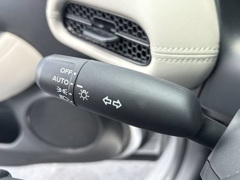 Used 2025 Honda HR-V LX image 32