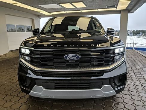 Certified 2025 Ford Expedition Max Platinum image 2