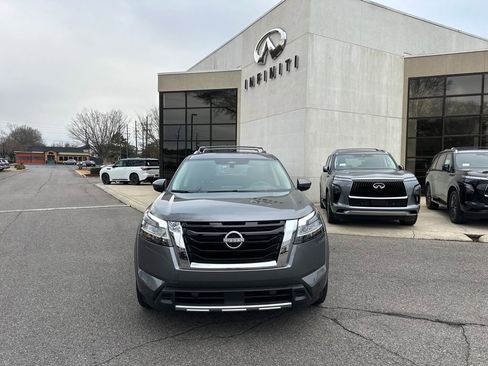 Used 2024 Nissan Pathfinder Platinum image 3