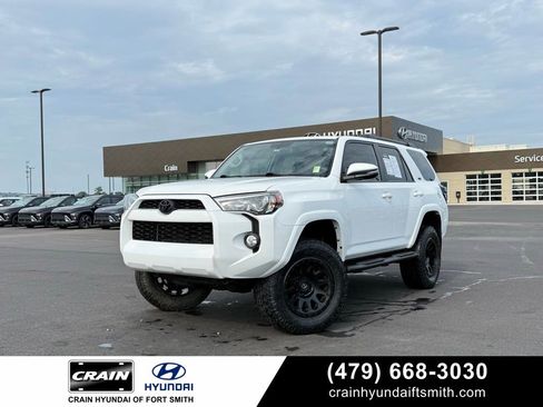 Used 2018 Toyota 4Runner SR5 Premium AWD/4WD image 1