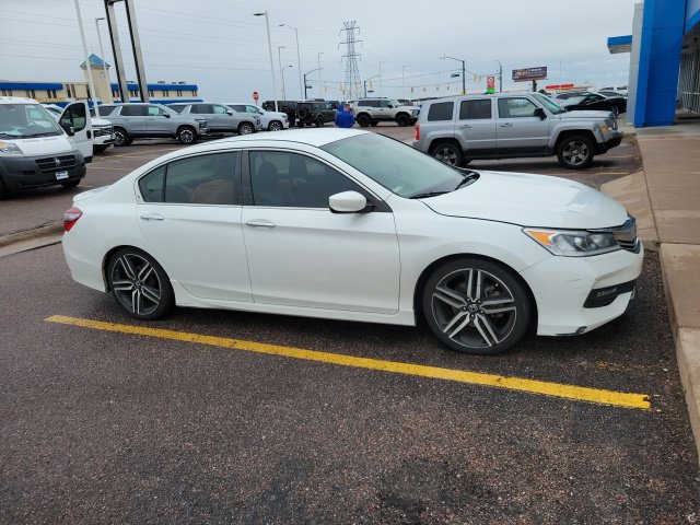 Used 2017 Honda Accord Sport image 4