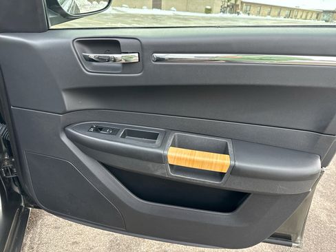 Used 2008 Chrysler 300 Limited image 25
