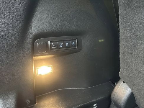 Used 2016 Ford Explorer Platinum image 35