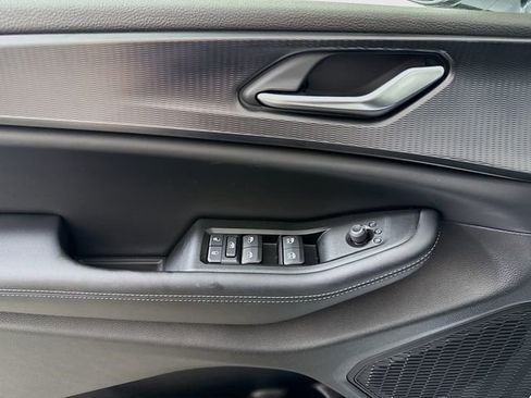 New 2025 Jeep Grand Cherokee Altitude AWD/4WD image 17