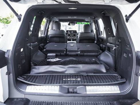 Used 2024 Lexus LX 600 4WD w/ Luxury Package image 23