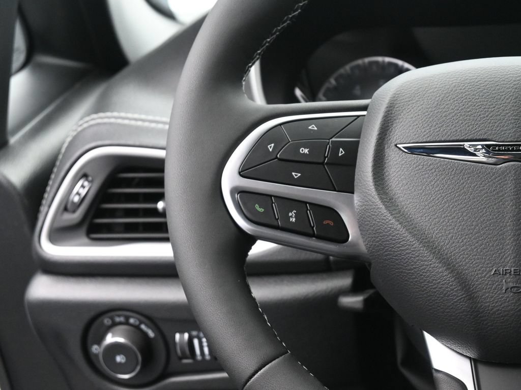 New 2026 Chrysler Pacifica Select FWD image 30