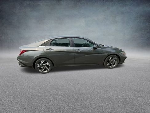New 2025 Hyundai Elantra Limited image 24